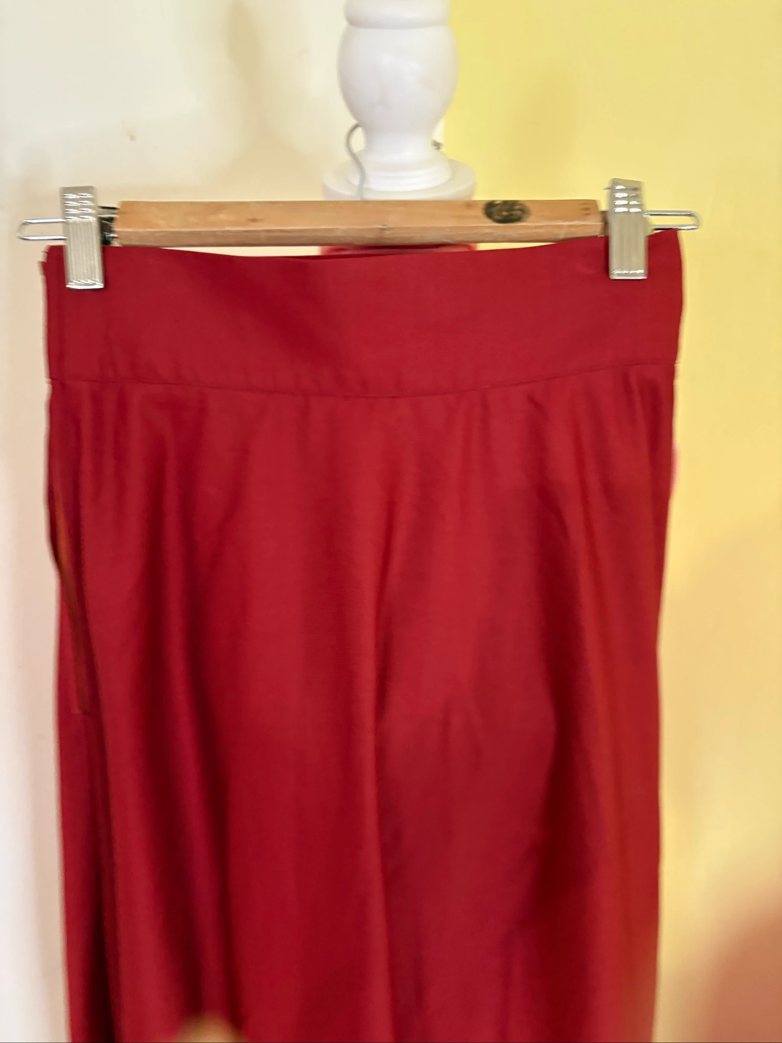 Vloeurige rok met hoge taille, brede tailleband, A-lijn snit – photo 5